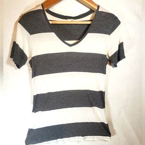 Garage gray and white striped shirt in XS. Light and comfortable. Simple & cute.